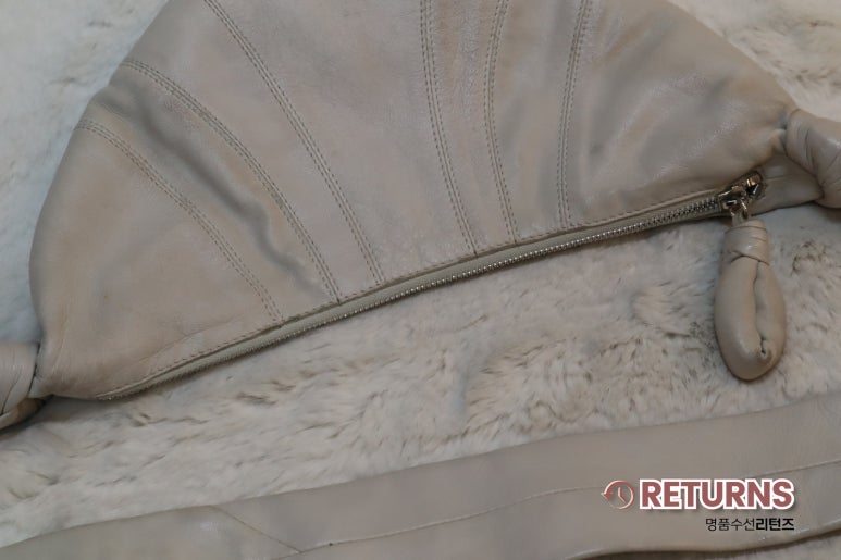 르메르 크루아상백 블랙 염색 · 수선 전 · 가방 가죽