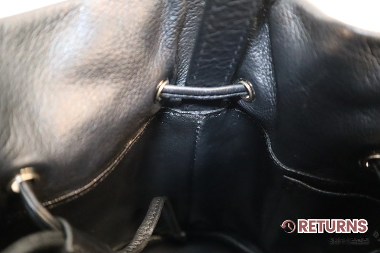 발렌시아가 버킷백 안감·손잡이 보강 · 수선 후 · 손잡이 연결 부위