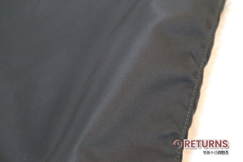 프라다 나일론백 화장품 얼룩 클리닝 · 수선 후 · 나일론 원단