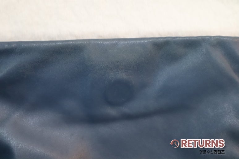 보테가베네타 가방 색바램·까짐 복원 · 수선 전 · 덮개 안쪽