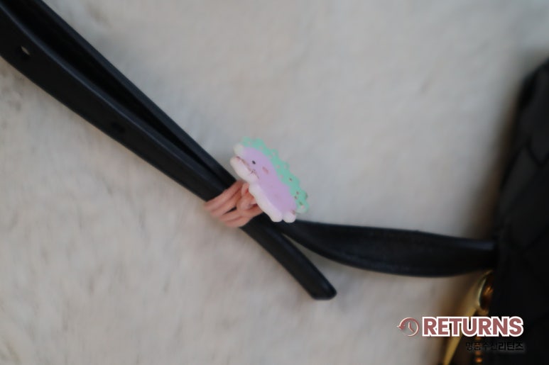 보테가베네타 가방 스트랩 구멍 추가·가죽 고리 제작 · 수선 전 · 가죽 고리