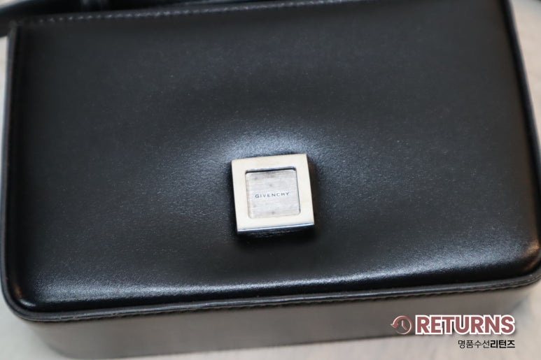 지방시 가방 로고 고정 · 수선 후 · 로고 장식