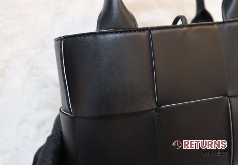 보테가베네타 아르코 미니 토트백 스크래치·오염 복원 · 수선 후 · 화장품 오염