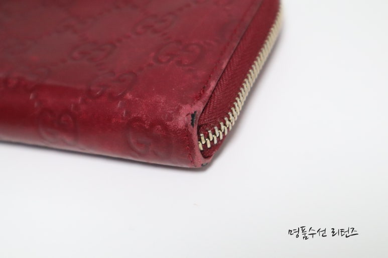 구찌 레드 장지갑 전체 염색·모서리 복원 · 수선 전 · 모서리