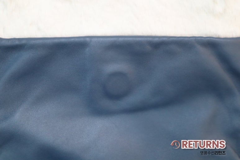 보테가베네타 가방 색바램·까짐 복원 · 수선 후 · 덮개 안쪽