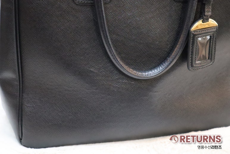 프라다 사피아노 가방 곰팡이 클리닝 · 수선 후 · 가방 외관