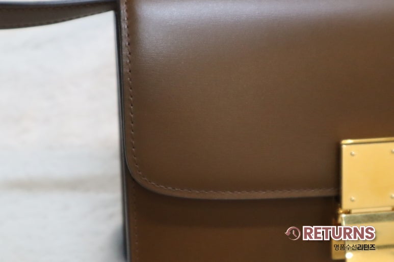셀린느 클래식 박스 스크래치 복원 · 수선 후 · 가방 앞면